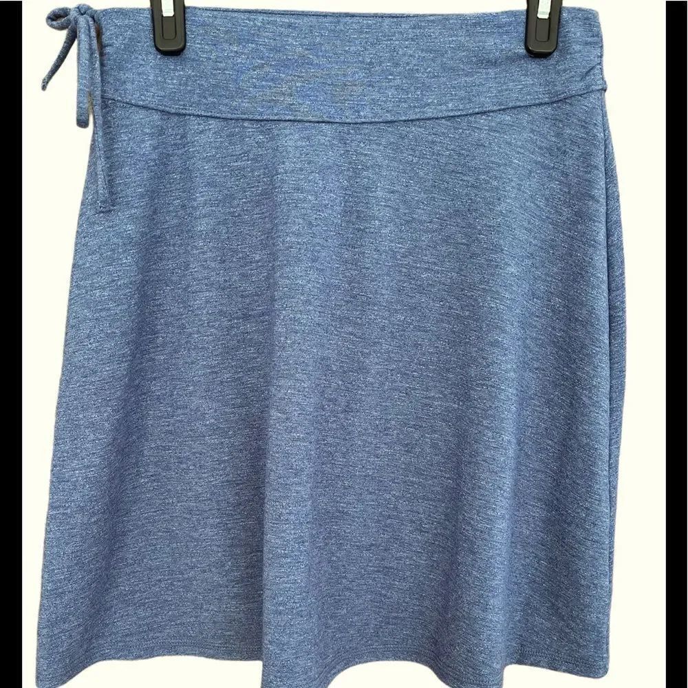 T by Talbots fit and flare style side drawstring blue skirt size S/p.